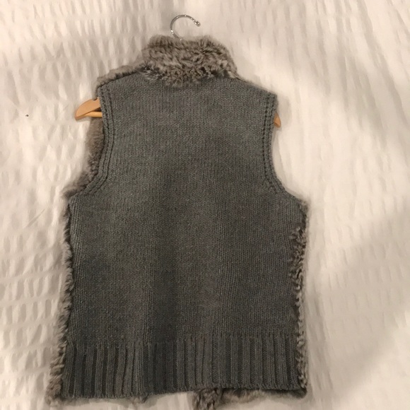 Danier rabbit fur vest. - Picture 3 of 7